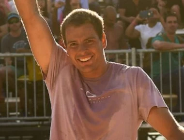 Πήδηξε από τον 29ο όροφο επαγγελματίας αθλητής του μπιτς βόλεϊ (φώτο)